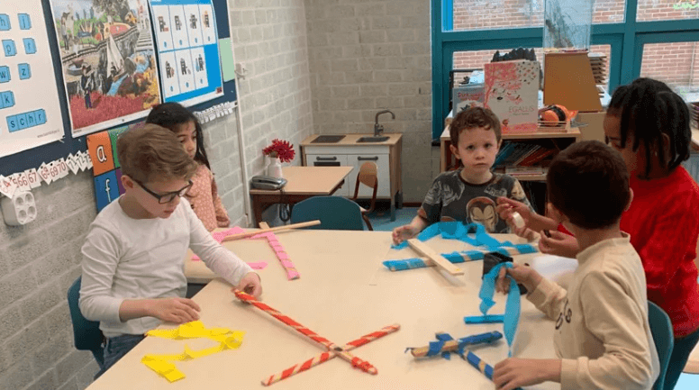 Leerlingen St. Vitusschool verrassen bewoners van De Antonius Hof